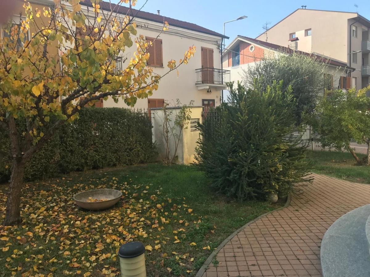 La Casa Del Melograno Daire Alba  Dış mekan fotoğraf